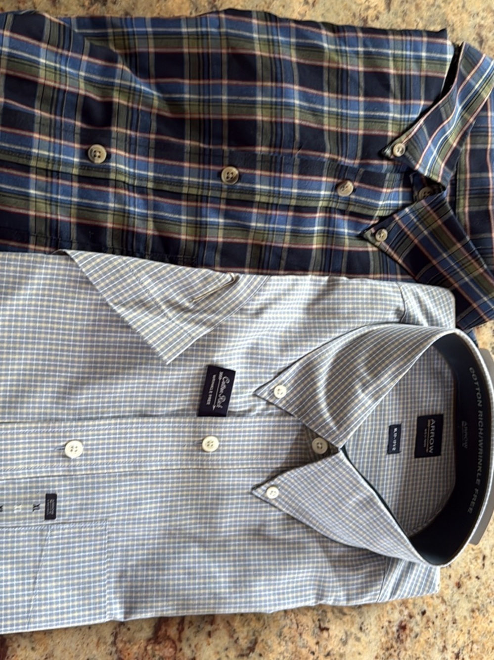 2 Men’s SS button down shirts XL
